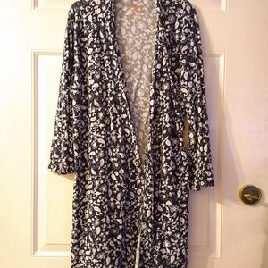 Very soft stretchy robe, great for nursing mama